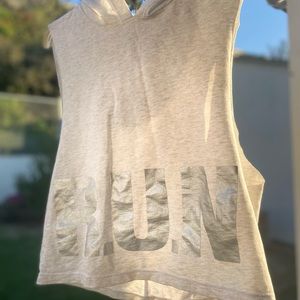 Sleeveless cropped hoodie
